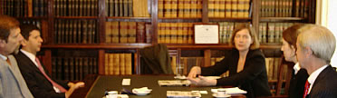 24 de abril EL colegio  recibi&oacute; la visita de The Law Society of England and Wales