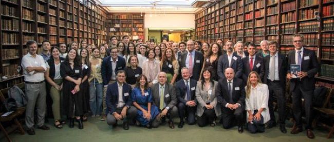 PRESENTACI�N DEL LIBRO �25 A�OS TRANSFORMANDO VIDAS DESDE EL DERECHO� DE LA COMISI�N PRO BONO DEL COLEGIO