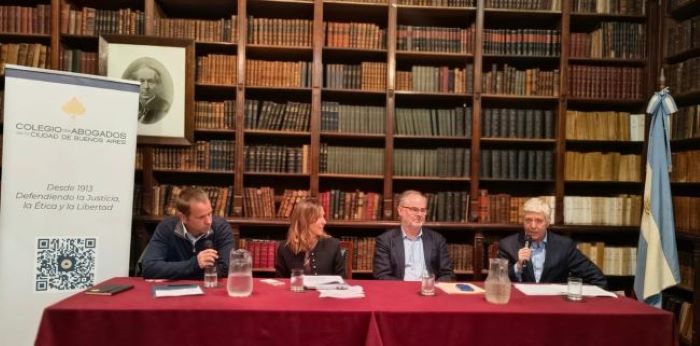 LA ABOGAC�A EN LA ERA DE LA INTELIGENCIA ARTIFICIAL � FIRESIDE CHAT CON ANTONY COOK